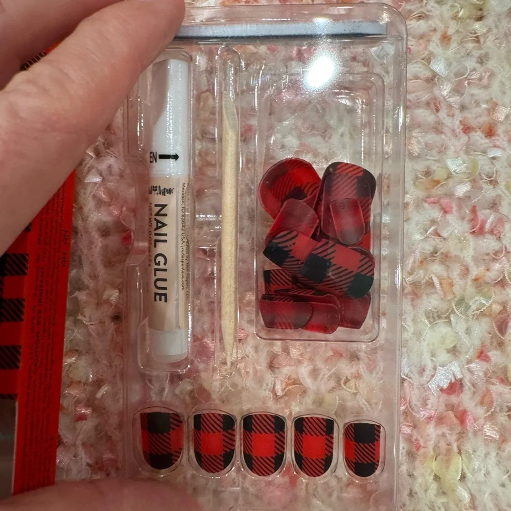 Red Aspen Nail Dashes – “Nana’s Nightgown” | Short Square Press-On Nails - Picture 5 of 8